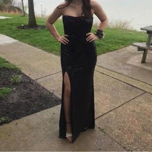 Black strapless sequins dress for prom / evening wear. Excellent used condition